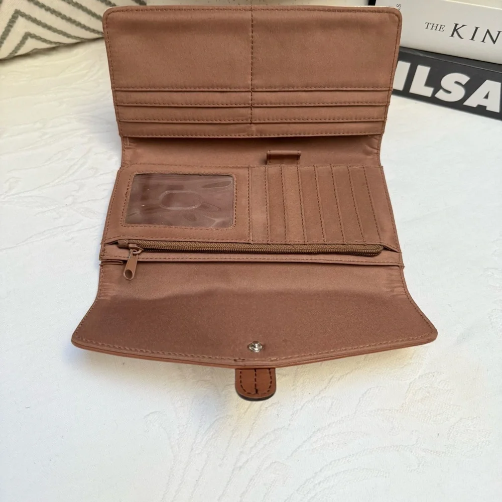 Etienne Aigner Cream and Brown Wallet Timeless Sophistication - Picture 4 of 7